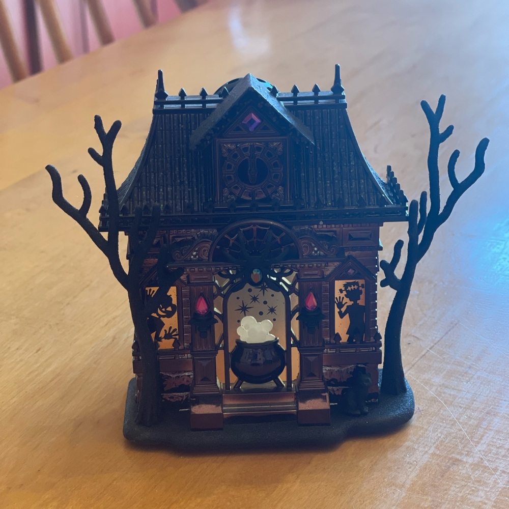 Retired Bath and Body Works Haunted House Wallflower plug with Witch projector!